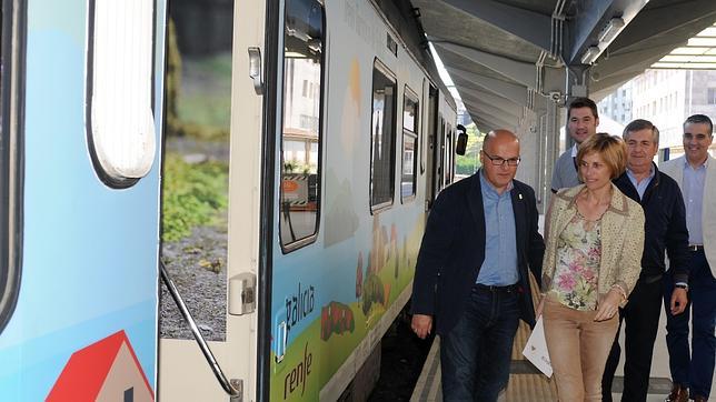 Así es un día en el tren de la «Ruta dos Viños» de las Rías Baixas
