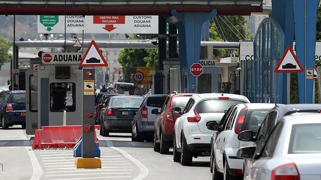 Cerrada durante más de una hora la frontera con Gibraltar por un bolso sospechoso