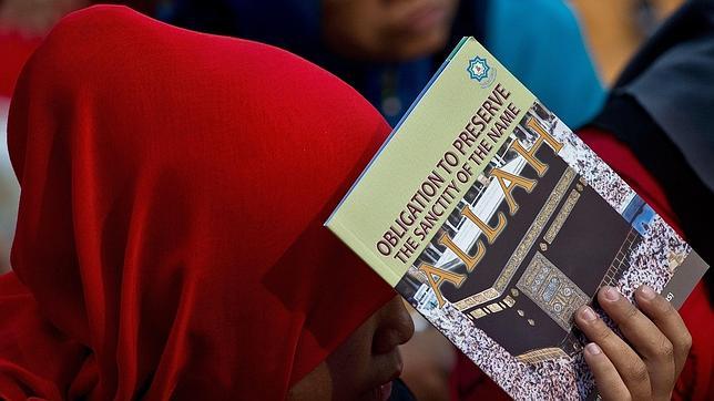 Malasia prohíbe a los no musulmanes usar el término «Alá», Dios en árabe