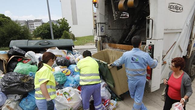 Denuncian a varios alcaldes de Lugo por ayudar a recoger la basura