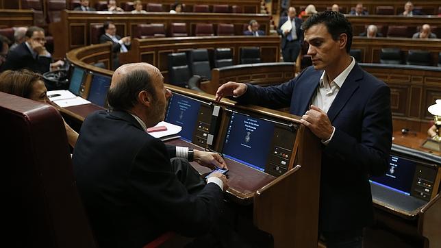 Pedro Sánchez asegura que tiene «bastante más» de 10.000 avales y Madina presenta 15.020