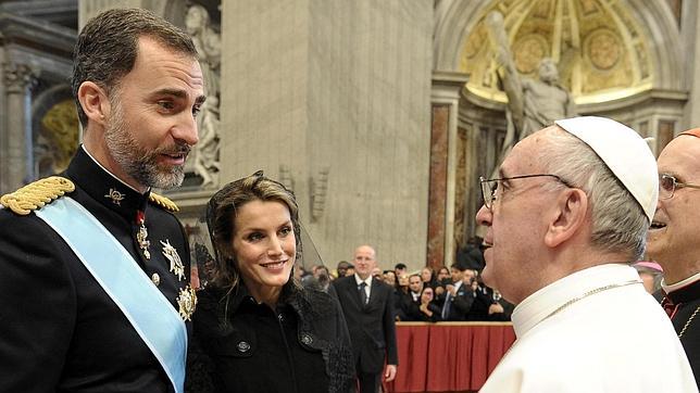 el-papa-francisco-recibe-este-lunes-a-don-felipe-y-do-a-letizia-en-su