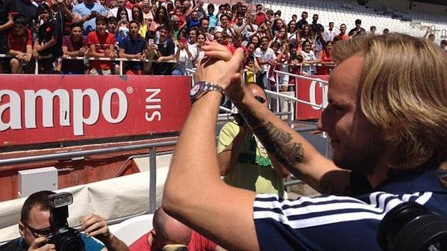 Rakitic: «No soy mejor ni peor que Xavi o Cesc, soy distinto»