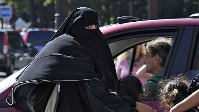 El Tribunal Europeo apoya ley francesa que prohíbe el burka en espacios públicos