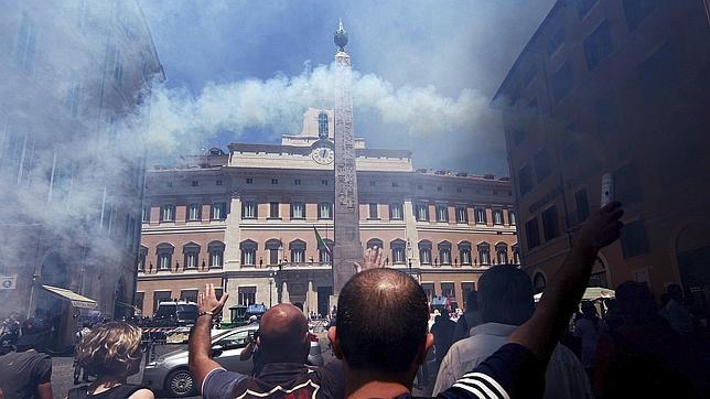 Protestas frente al Parlamento italiano