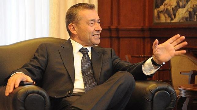 Rivero se queja de que el Gobierno no responda si autoriza la consulta