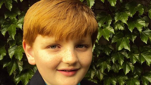 Un niño crea un sistema para evitar que mueran bebés olvidados en los coches al sol