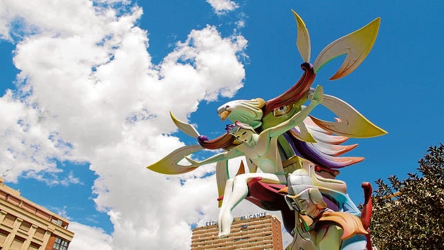 Las Hogueras, a Mas: «No se puede consentir esa falta de respeto»