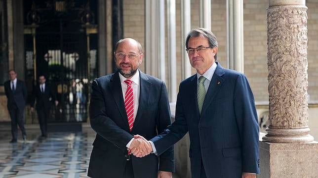 De las Fallas a los naranjos, las diez injerencias de Mas contra los valencianos