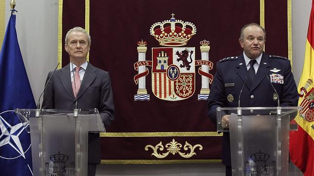 La OTAN estudiará una respuesta para frenar los flujos de refugiados en el  Mediterráneo