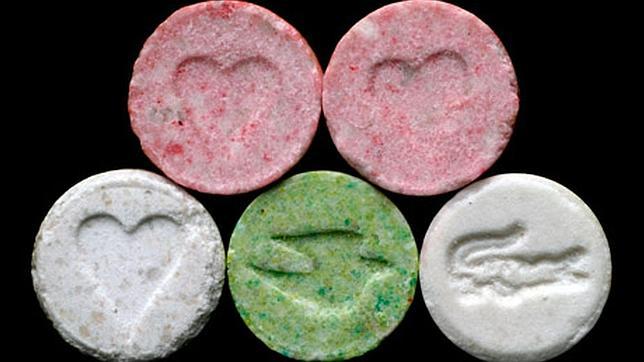Imagen de distintas pastillas compuestas por drogas sintéticas