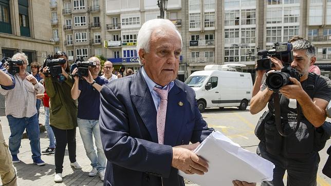 Los 104 contratos de Baltar costaron 700.000 euros a la Diputación de Orense