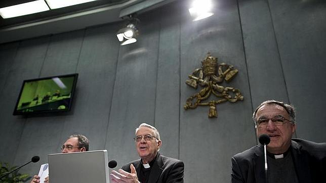 G8 vaticano estudia rol de laicos, matrimonios y mujeres en la reforma de la Curia