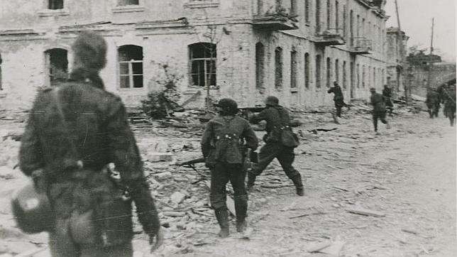 El VI Ejército frenado, cercado y vencido en las calles de Stalingrado