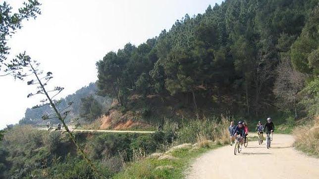 Ciclistas y corredores se citan en la Carretera de les Aigües