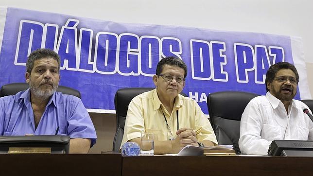 Más de dos tercios de los colombianos apoyan las negociaciones de paz
