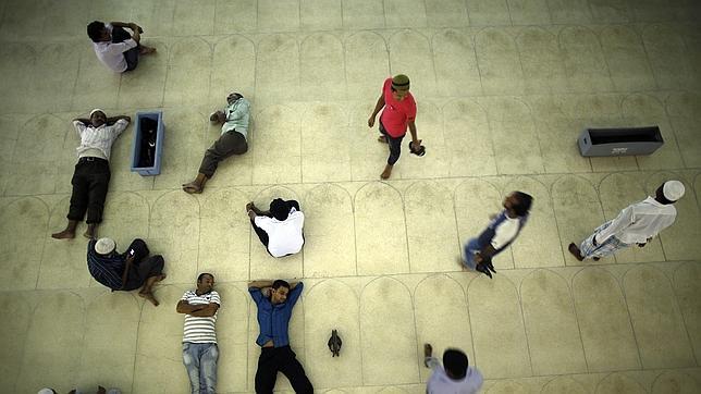 Musulmanes descansan en la India