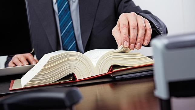 El Gobierno reducirá la colegiación obligatoria de 80 a 38 profesiones