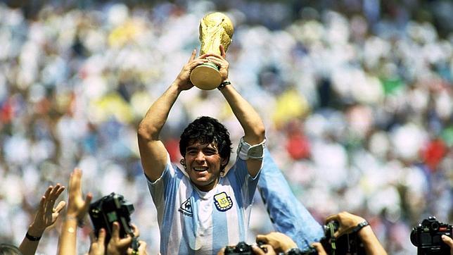 Maradona, con la Copa del Mundo de 1986
