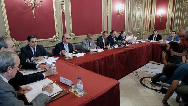 Los empresarios valencianos se unen para dejar de ser «chicos buenos» ante el «ninguneo del Gobierno»