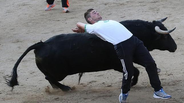 Los concursos de recortes permiten el lucimiento de los aficionados