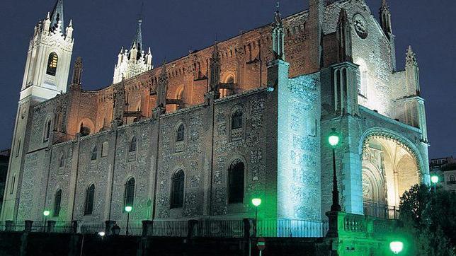 Imagen nocturna de la Iglesia de los Jerónimos