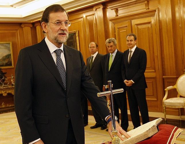El presidente del Gobierno, Mariano Rajoy, jura su cargo ante el Rey