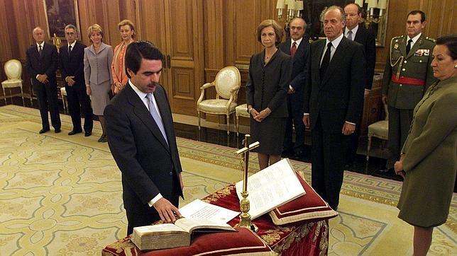 José María Aznar jura su cargo ante el Rey
