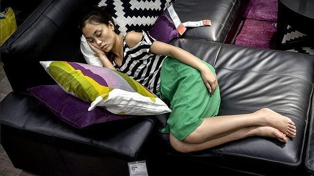 Ikea, el lugar favorito de los pequineses para echarse una siesta lejos del calor