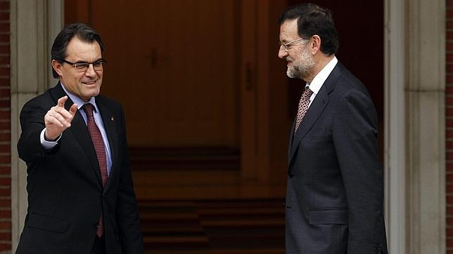 Rajoy recibe a Mas en la Moncloa en febrero de 2012