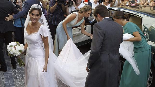 Lourdes Montes, blanca y radiante llega a su boda con Fran Rivera
