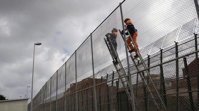 Solo 20 inmigrantes superan la malla antitrepa un mes después de su refuerzo