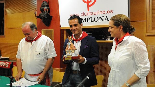 Iván Fandiño recogió su trébol de premios al torero de Pamplona 2013
