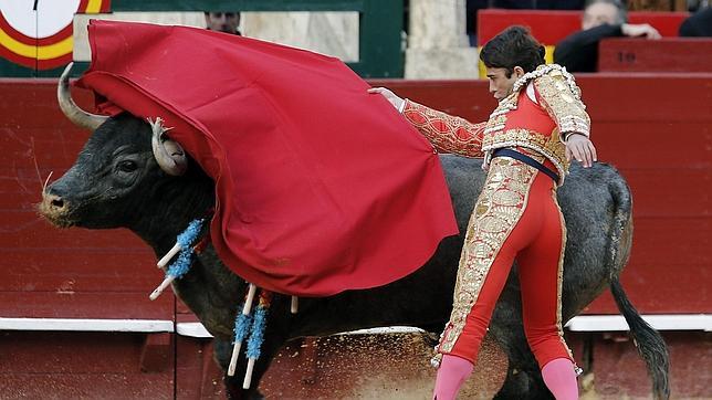 Fernando Robleño se gana una merecida oreja con los adolfos en Ceret