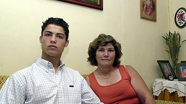La «madre coraje» de Cristiano Ronaldo cuenta su dura vida