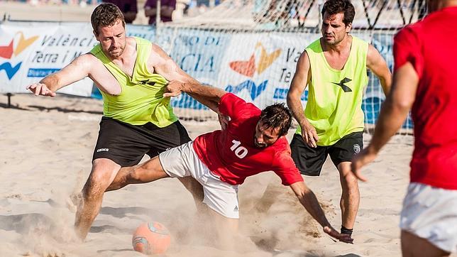 El «Fonteta Beach» revalida el título en la playa de Las Arenas