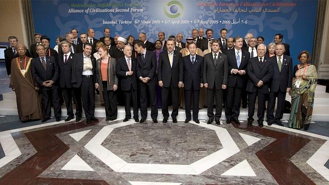 Foto de familia del II Foro de Alianza de Civilizaciones