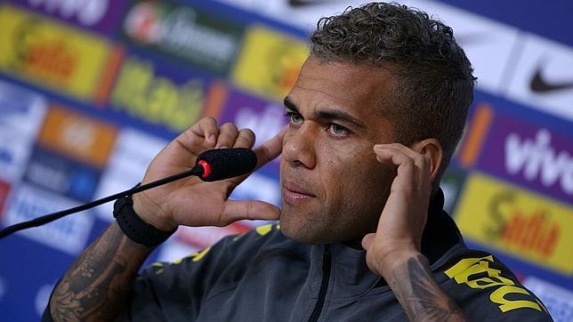 Alves: «Tengo que hablar con Luis Enrique»