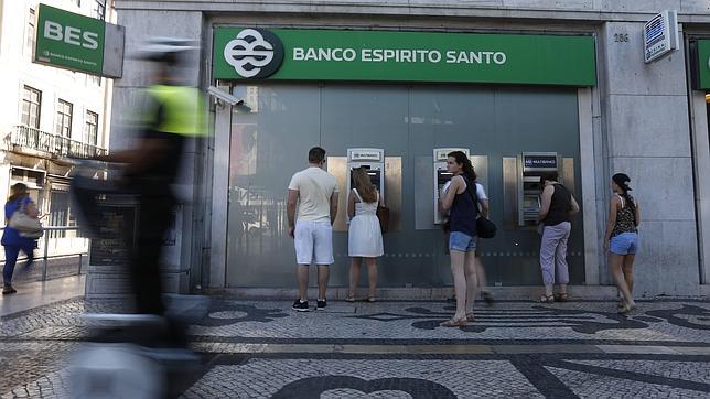 Portugal salva al Espírito Santo con 4.900 millones de la troika y crea Novo Banco