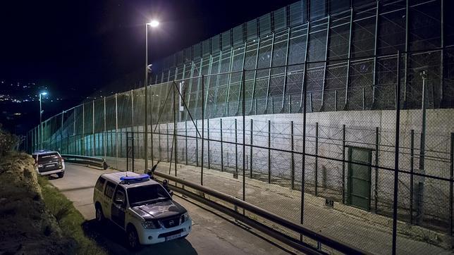 España agradece a Marruecos la construcción de una valla junto a la de Melilla