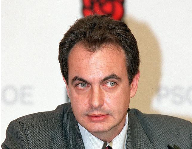 El expresidente, José Luis Rodríguez Zapatero, en una imagen de archivo del 2000, cuando alcanzó la secretaría general