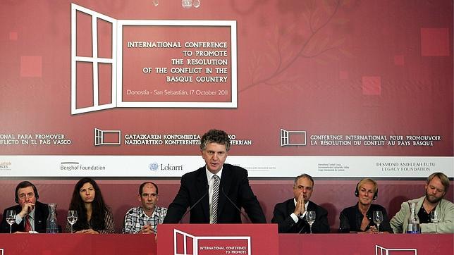 El mediador de ETA no tiene quien le reciba