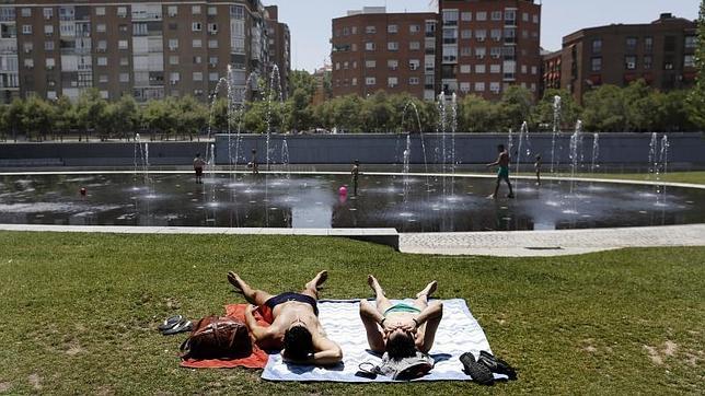 Madrid Río: una playa para los que sufren la crisis