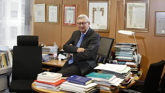 Rafael Puyol: «Es necesario un pacto de Estado para una política de ayuda familiar»