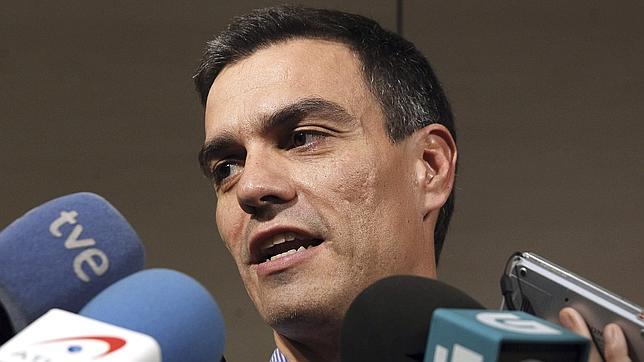 Pedro Sánchez aborda con Cándido Méndez la situación económica y social