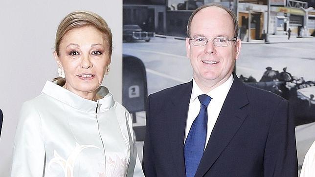 Farah Diba reaparece en Mónaco junto al Príncipe Alberto II