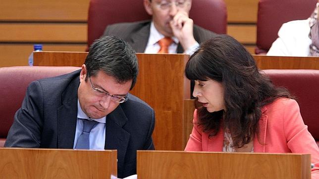 López pulsa con su núcleo duro si presentarse al Congreso del PSCL