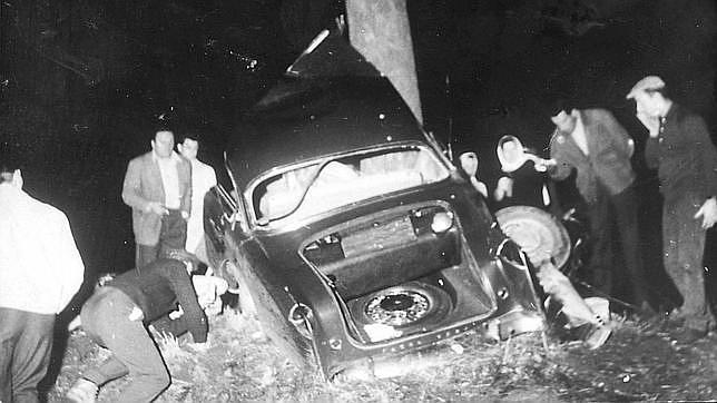 El coche de Camus, poco después del accidente en el que murió, el 4 de enero de 1960