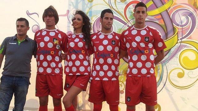 Presentación de la camiseta a lunares como segunda equipación