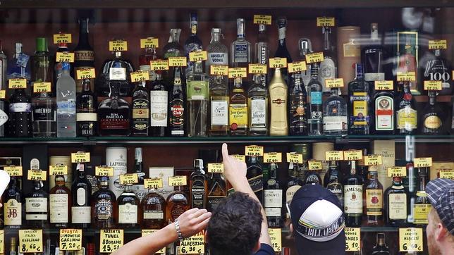 Mezclar alcohol y bebidas energéticas aumenta las ganas de seguir bebiendo